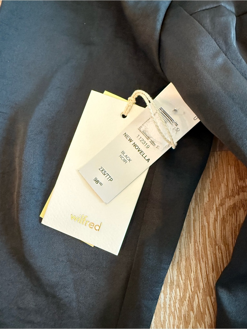 Aritzia Wilfred New Novella black top
New with tags
Size XXS - Picture 3 of 4